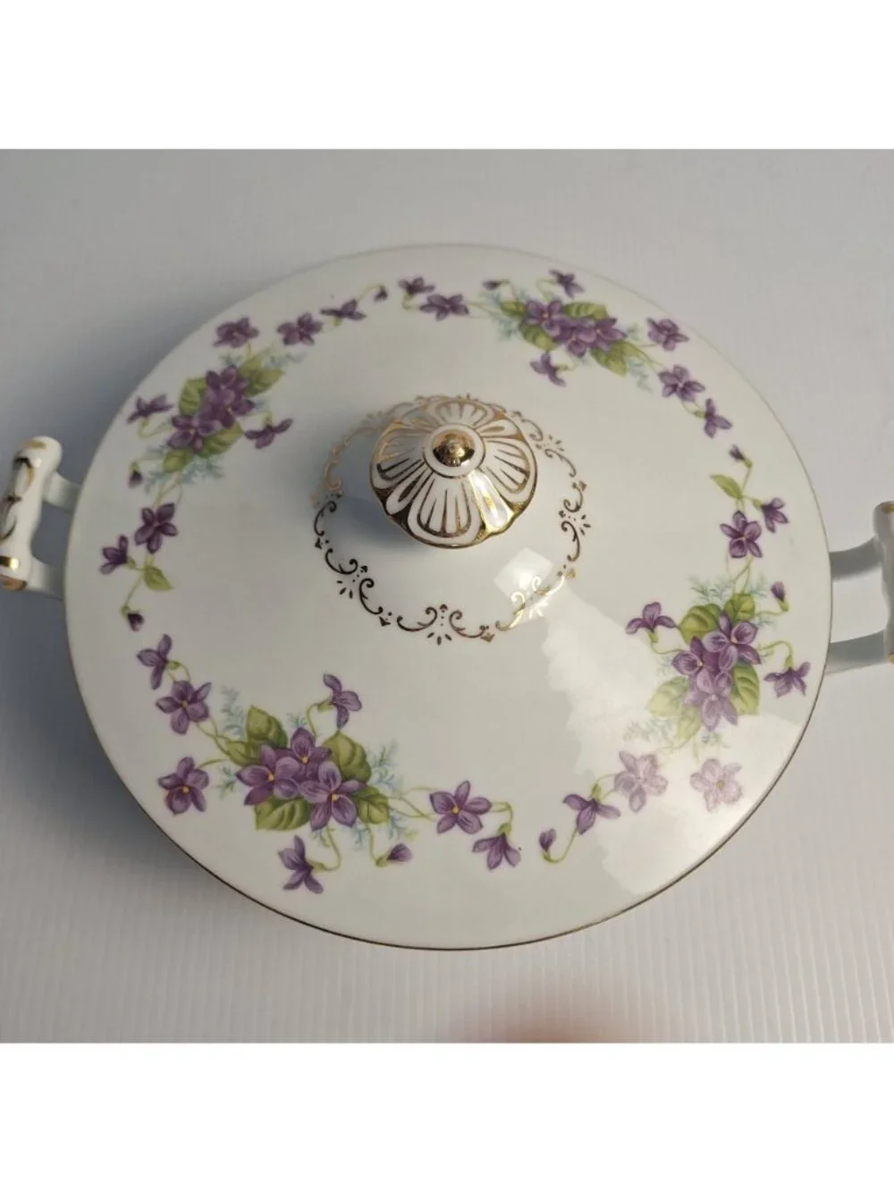 VTG WENTWORTH CHINA JAPAN PURPLE FLORAL GOLD TRIM LIDDED VEGETABLE BOWL VIOLA